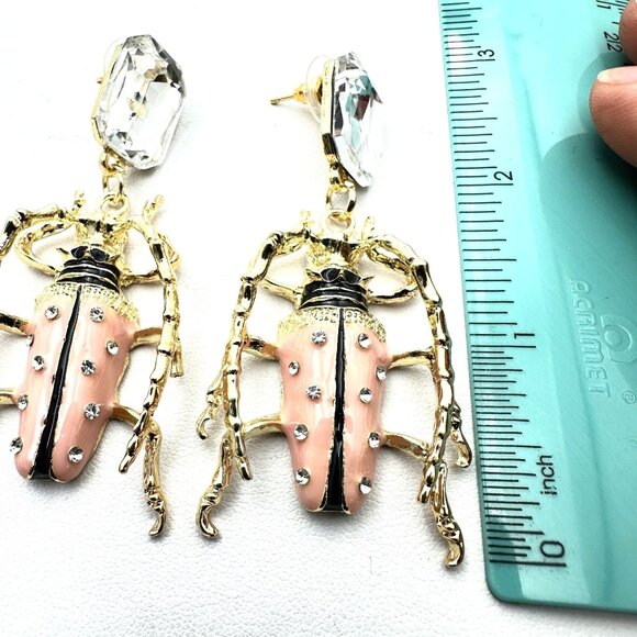 Womens Earrings Pierced Pink Enamel Bee Bug Gold Tone Chandelier Clear Crystal - Picture 2 of 4